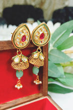 Load image into Gallery viewer, Viyaasa Statement Kundan 18k Gold Plated Choker Set freeshipping - CASA ROZEN