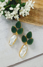 Load image into Gallery viewer, Calinar Natural Green Druzy Stone with Mother of Pearls freeshipping - CASA ROZEN