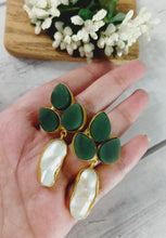 Load image into Gallery viewer, Calinar Natural Green Druzy Stone with Mother of Pearls freeshipping - CASA ROZEN