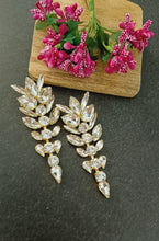 Load image into Gallery viewer, Kairoz Silver Shimmer Ring and Earrings freeshipping - CASA ROZEN