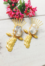 Load image into Gallery viewer, Vezio Baroque Pearl Statement Earrings freeshipping - CASA ROZEN