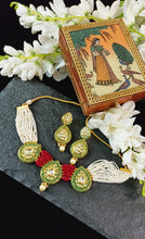 Load image into Gallery viewer, Vanara Kundan Polki Meenakari 22 Carat Gold Plated Choker Jewellery Set freeshipping - CASA ROZEN