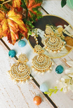 Load image into Gallery viewer, Kehira Kundan Earrings and Maang Tika Pair freeshipping - CASA ROZEN