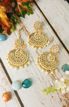 Load image into Gallery viewer, Kehira Kundan Earrings and Maang Tika Pair freeshipping - CASA ROZEN