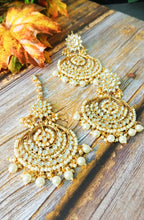 Load image into Gallery viewer, Kehira Kundan Earrings and Maang Tika Pair freeshipping - CASA ROZEN