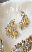 Load image into Gallery viewer, Isa-Bella Silver Crystal Stones Statement Neckpiece Set freeshipping - CASA ROZEN