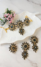 Load image into Gallery viewer, Fasaan Dazzling Grey Choker Set freeshipping - CASA ROZEN