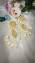 Load image into Gallery viewer, Tosska Citrine and Pearl Earrings