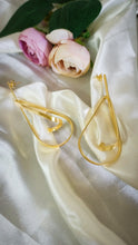 Load image into Gallery viewer, Jily Golden Earrings