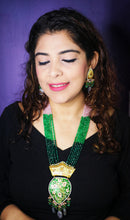 Load image into Gallery viewer, Muglaniya Lac Art Work Semi Precious Stones and Kundan Set