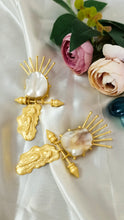 Load image into Gallery viewer, Vezio Baroque Pearl Statement Earrings