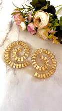 Load image into Gallery viewer, Kwassa Golden Statement Partywear Earrings