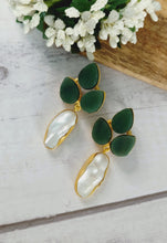 Load image into Gallery viewer, Calinar Natural Green Druzy Stone with Mother of Pearls freeshipping - CASA ROZEN
