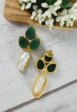Load image into Gallery viewer, Calinar Natural Green Druzy Stone with Mother of Pearls freeshipping - CASA ROZEN
