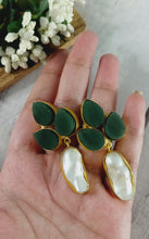 Load image into Gallery viewer, Calinar Natural Green Druzy Stone with Mother of Pearls freeshipping - CASA ROZEN

