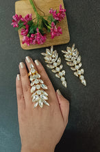 Load image into Gallery viewer, Kairoz Silver Shimmer Ring and Earrings freeshipping - CASA ROZEN
