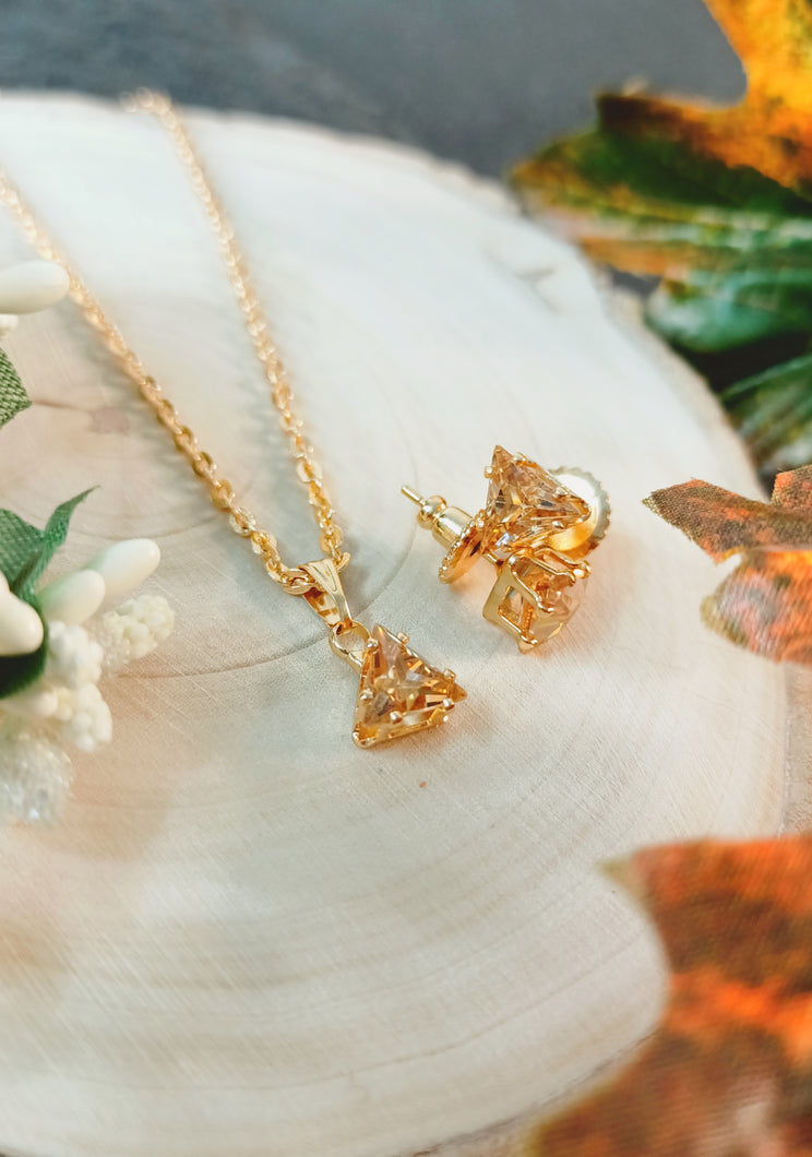 Verissca Glitzy Gold American Diamond Pendant Set freeshipping - CASA ROZEN