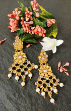 Load image into Gallery viewer, Konar Crystal Kundan Earrings freeshipping - CASA ROZEN
