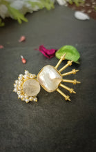 Load image into Gallery viewer, Vivanta White Quartz Baroque Pearl Ring freeshipping - CASA ROZEN
