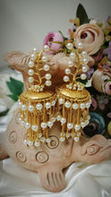 Load image into Gallery viewer, Inahra Pearl Tokri Earrings
